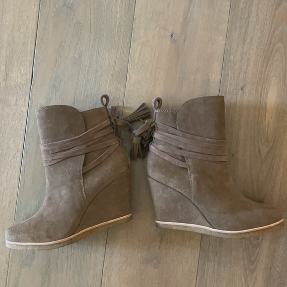 Like new!  Splendid Suede Booties- Size 9 - Picture 7 of 13